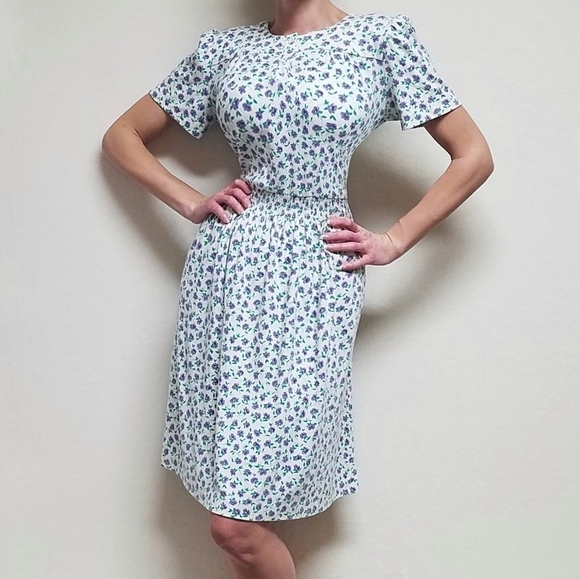 VINTAGE 80s Jordan Michaels Calico Ditsy Floral Short Sleeve Stretchy Midi Dress - Picture 2 of 15